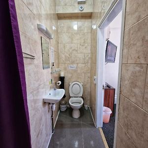 Deluxe Double Room Shower